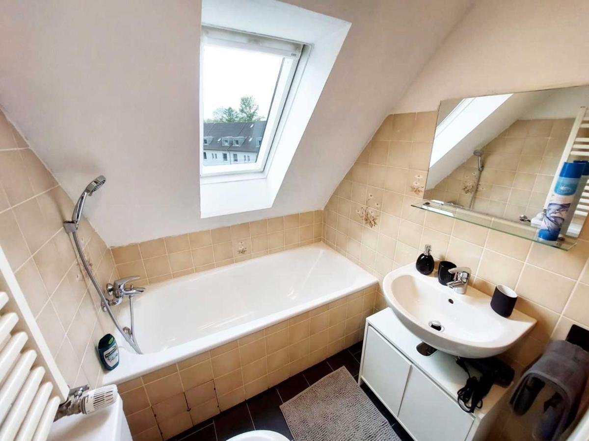 Cozy Apartment With Garden In Gelsenkirchen Exteriör bild