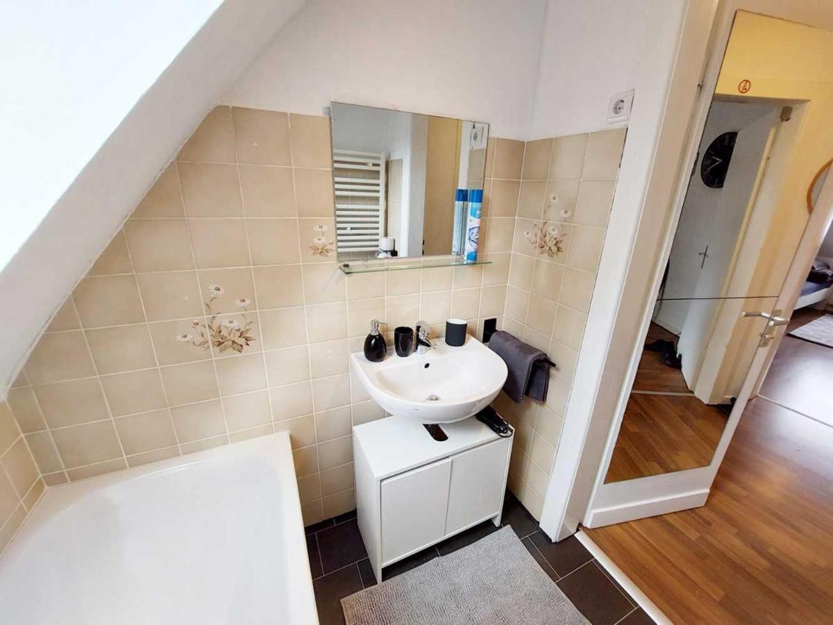 Cozy Apartment With Garden In Gelsenkirchen Exteriör bild