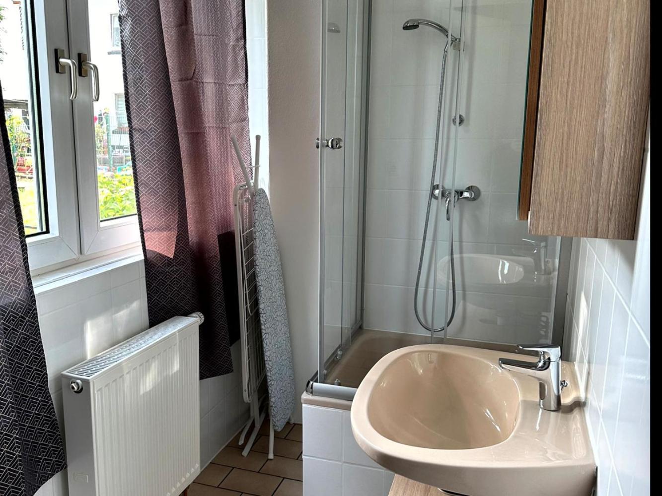 Cozy Apartment With Garden In Gelsenkirchen Exteriör bild